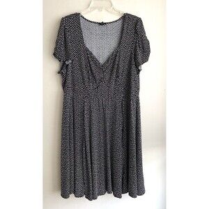 Torrid Short Sleeve Skater Dress Black & White Polka Dots Size 3 Shirred Front